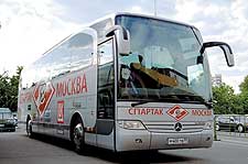 Московские спартаковцы ездят на игры и тренировки в Mercedes-Benz Travego